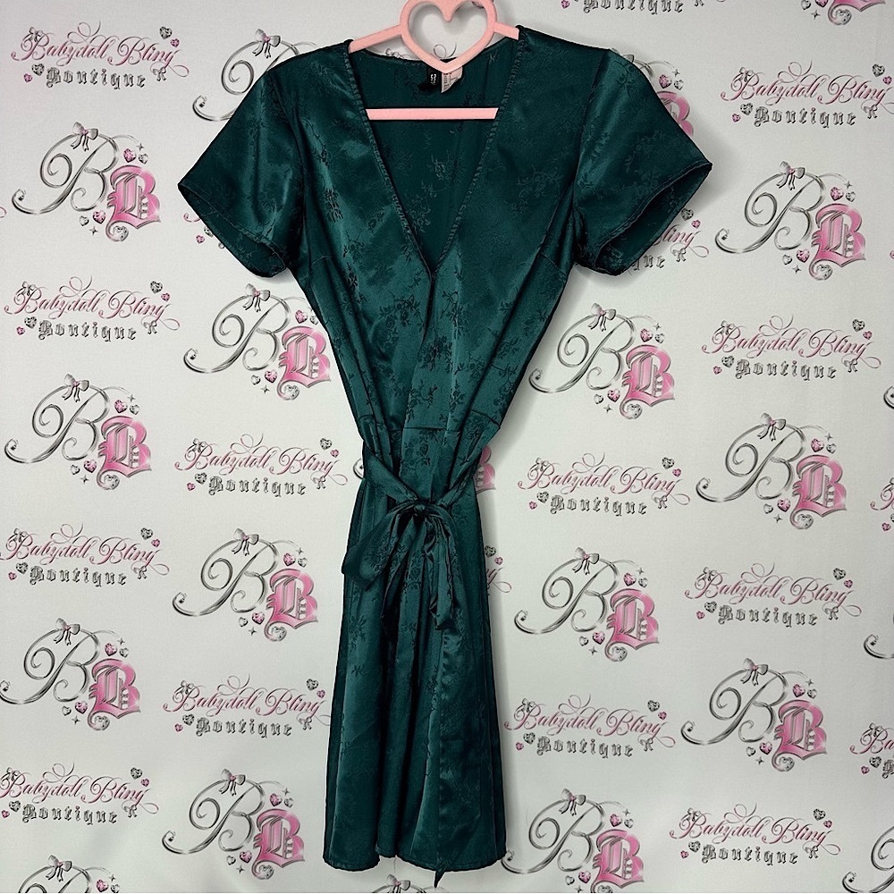 Divided dress button snaps shimmer silky satiny Japanese Elegant Green Wrap